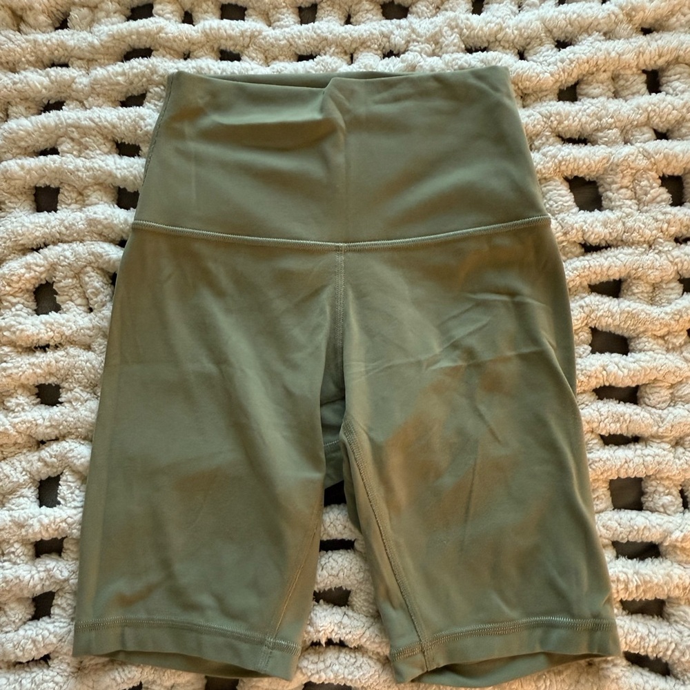 Lululemon Athletica Green Bike Shorts with Elastic Waistband